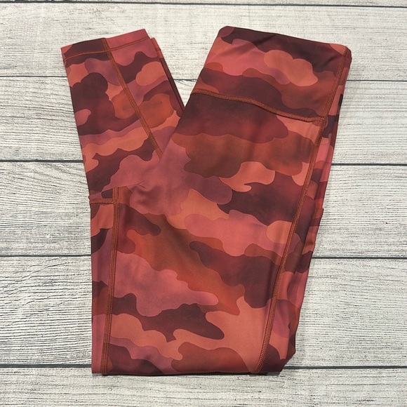 Women’s Athleta Ultimate Stash Printed 7/8 tight size M - Picture 1 of 15